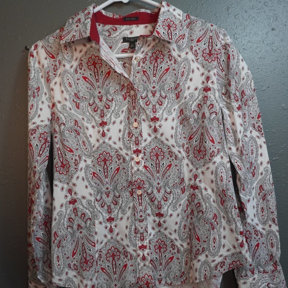 Talbots Womens Button Up Red White Paisley Long Sleeve Wrinkle Resistant Size 8P